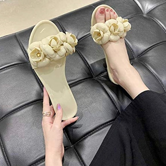 🥳Last Pair!🥳 Luxury Camellia Slippers - Picture 1 of 4